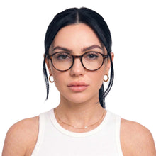 Tortoise round reading glasses for men & women – close-up detail | R-726